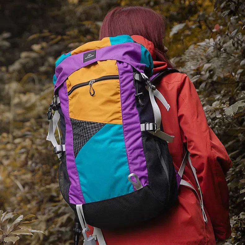 Outdoor lightweight mountaineering backpack