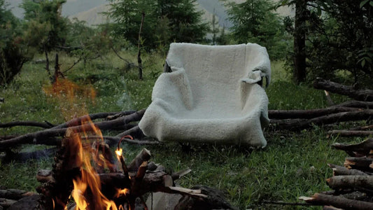 When Blue Hour Meets the Campfire｜A Sensory Poem to Wild Evenings